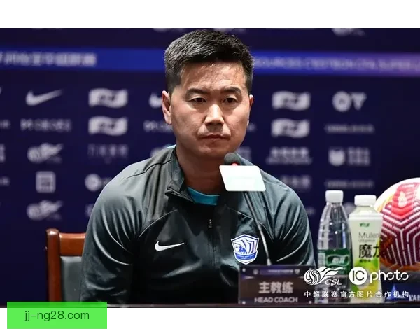 困境中挺身而出肇俊哲带领沧州雄狮顽强突围艰难保级书写硬骨传奇